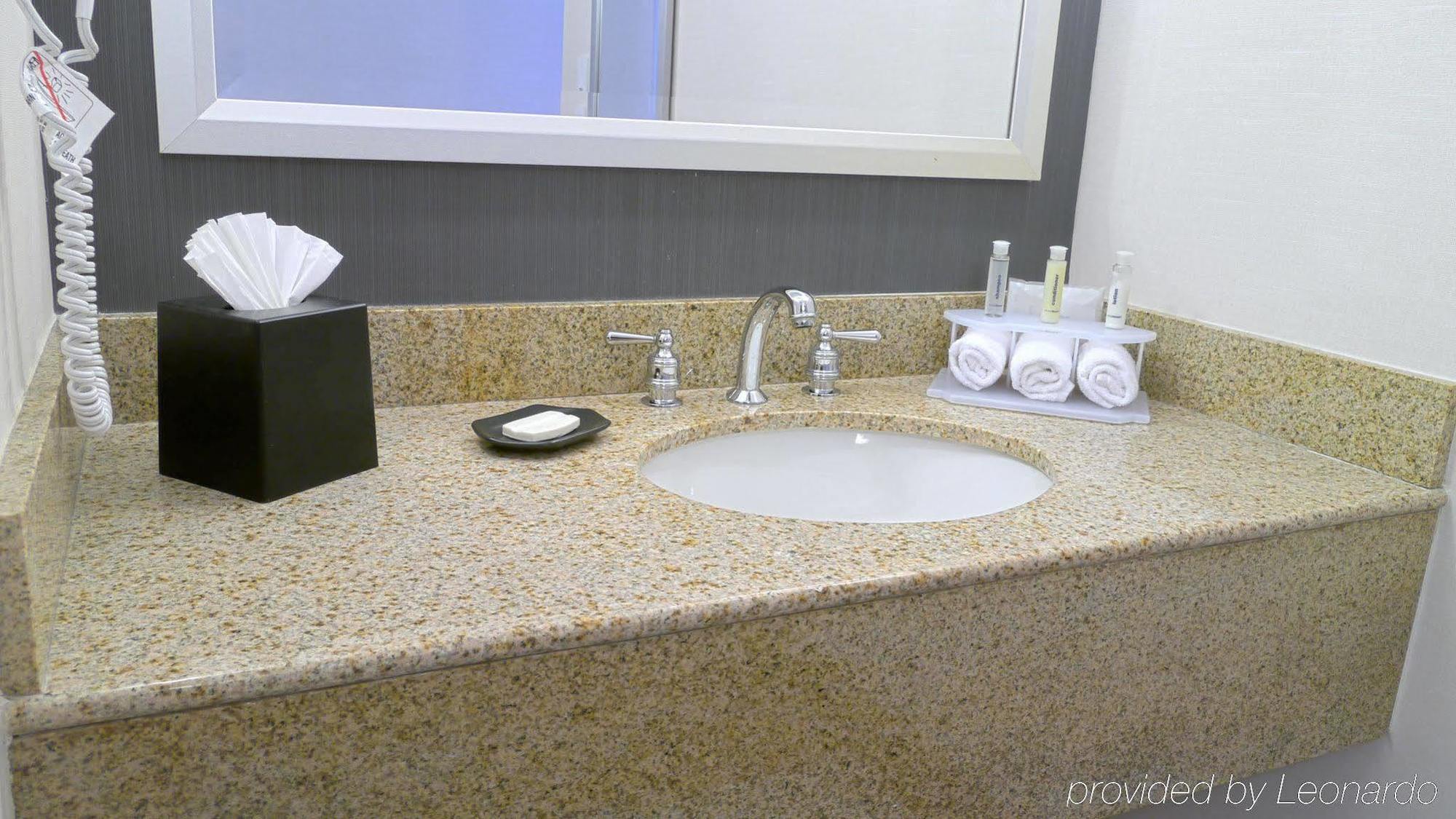 Holiday Inn Express Stamford, An Ihg Hotel 객실 사진